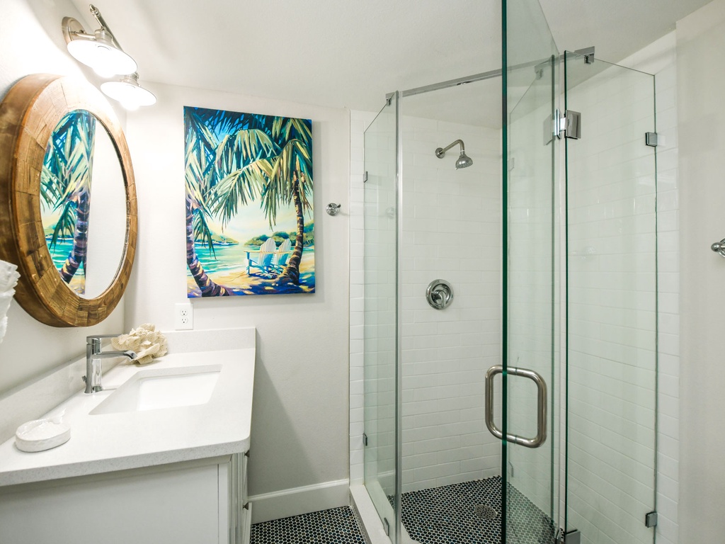 West Unit - Second Ensuite