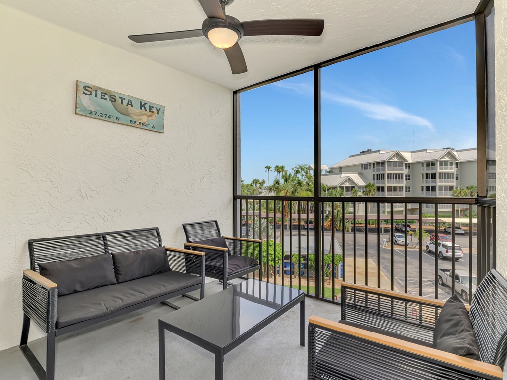 Screened-in Balcony