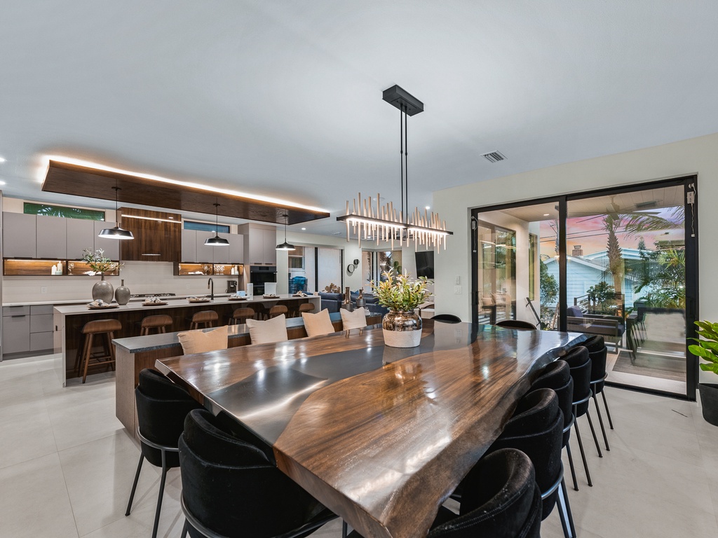 Knot A Basic Beach House - Lido Key Vacations