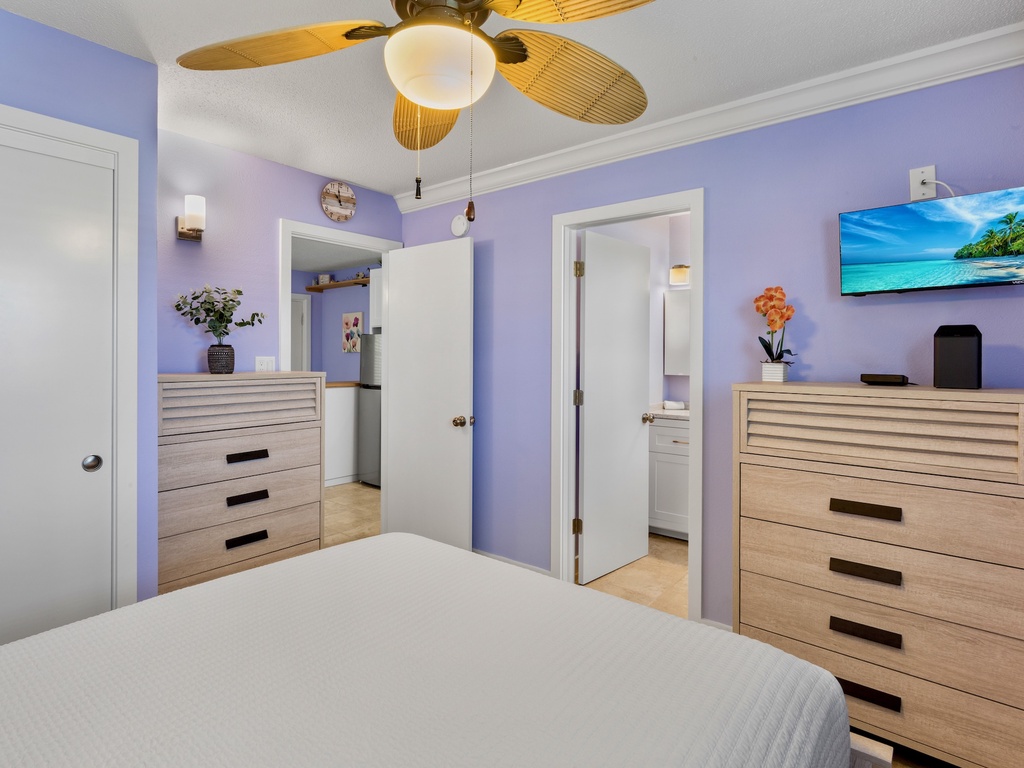 Primary Bedroom, Queen