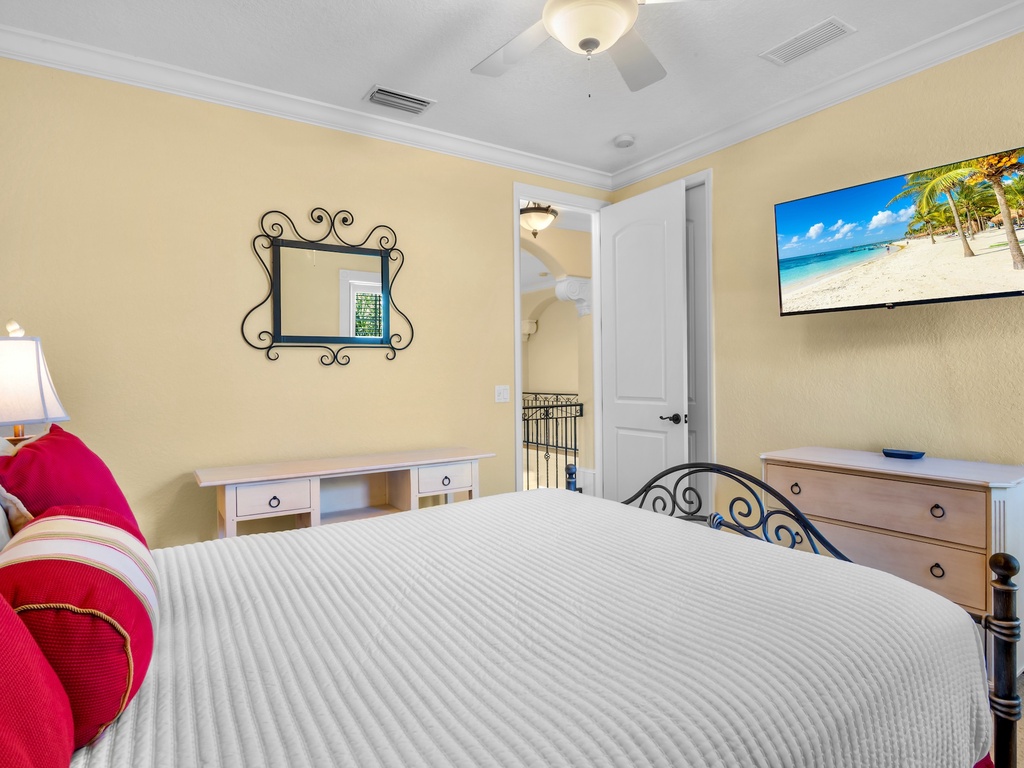 Second Bedroom (2nd floor), Queen bed