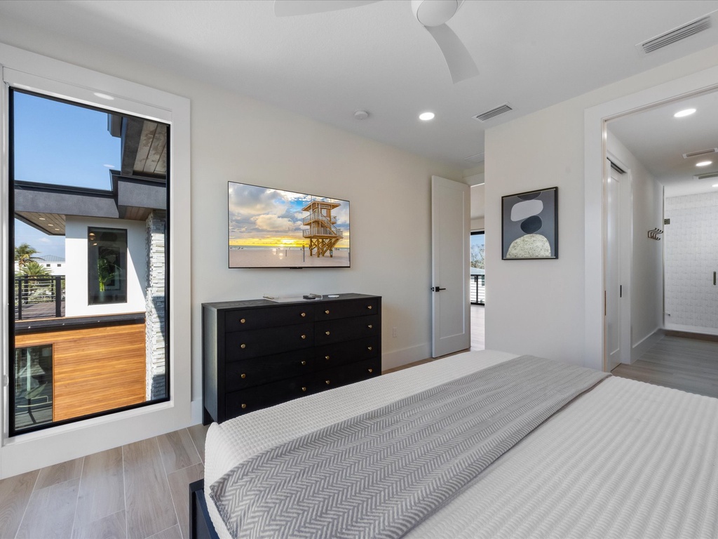 Fifth Bedroom, King