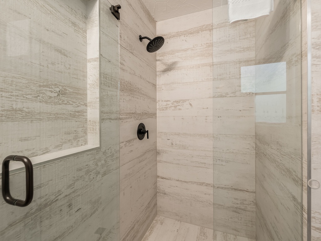 Second Bedroom (Main Cottage), Ensuite bathroom with walk-in shower