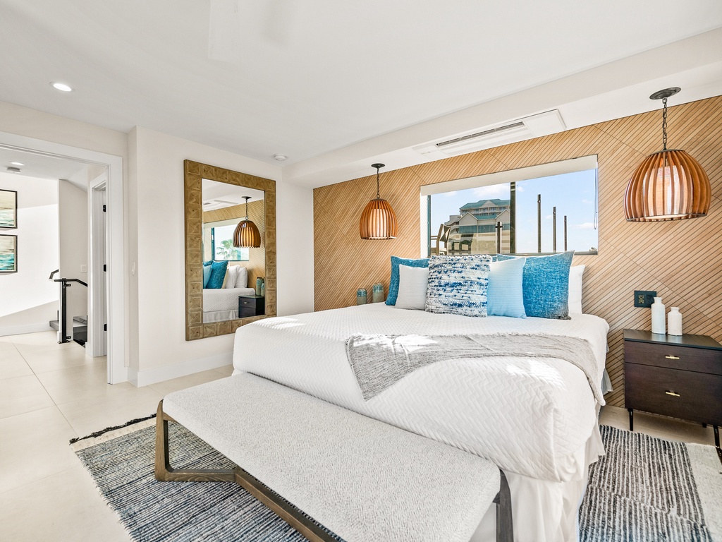 Fourth Bedroom, King Bed