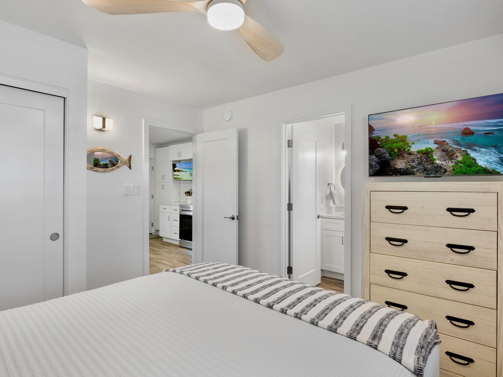 Primary Bedroom - Queen