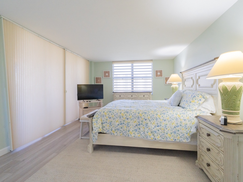 Gulf and Bay Club B301