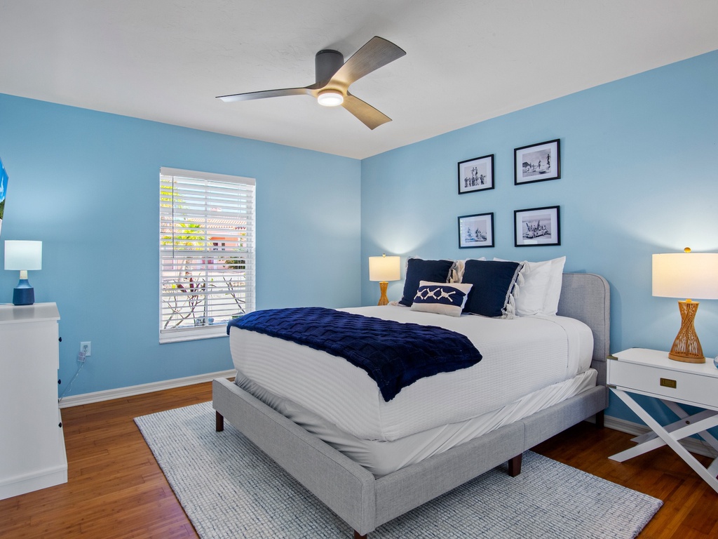 Fourth Bedroom, Queen