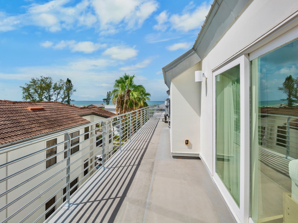 Balcony, Fourth Floor