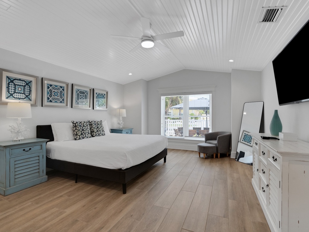 Primary Bedroom, King