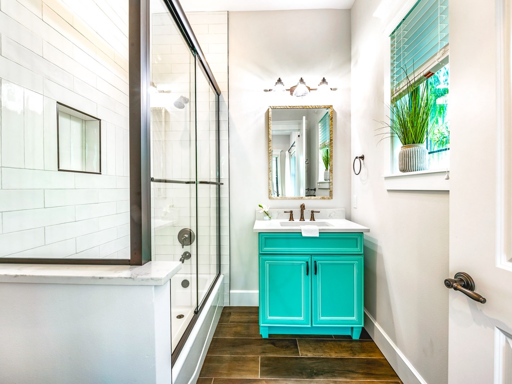 Full over Full Bunk Room Bathroom with Tub/Shower