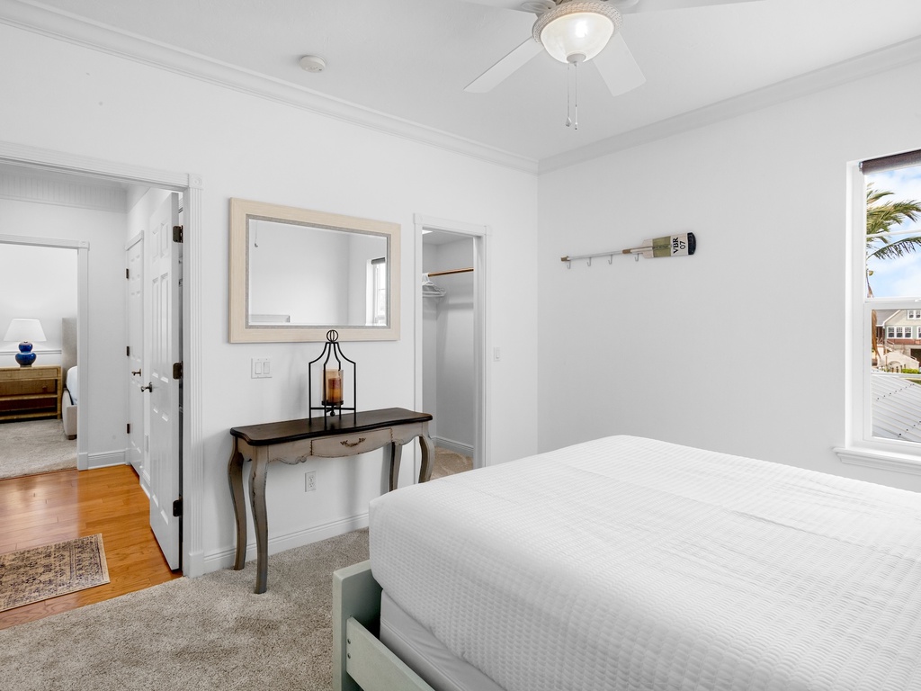 Fourth Bedroom, Queen