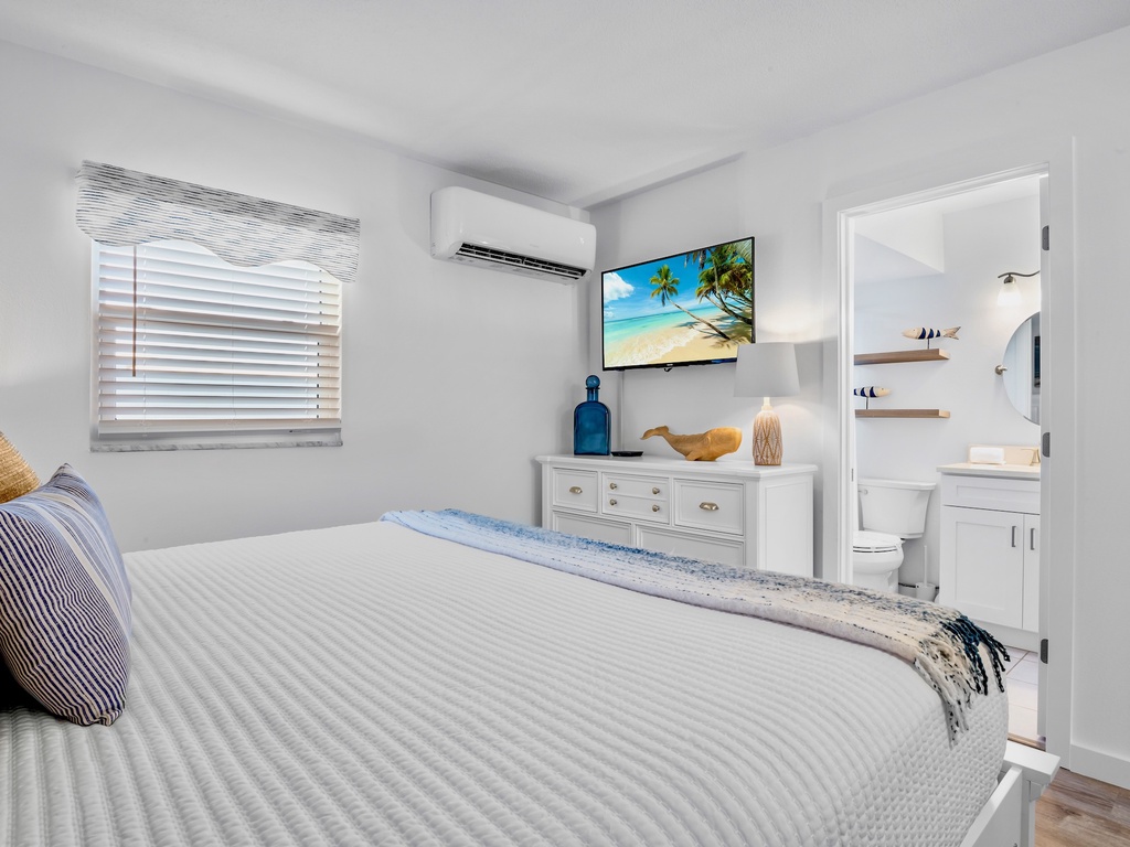 Primary Bedroom, King bed