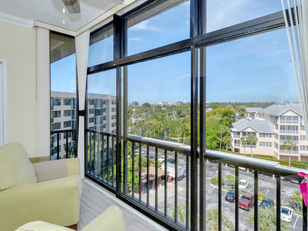 Screened-in balcony with seating