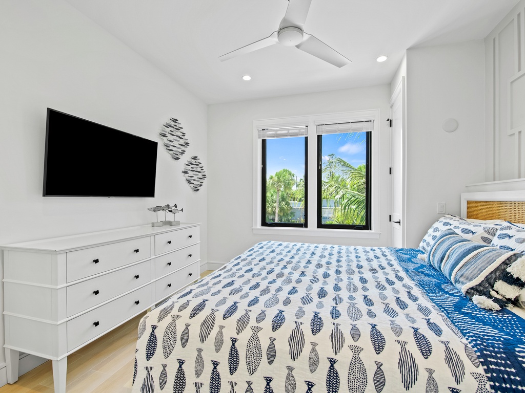 Sixth Bedroom (3rd floor): King bed