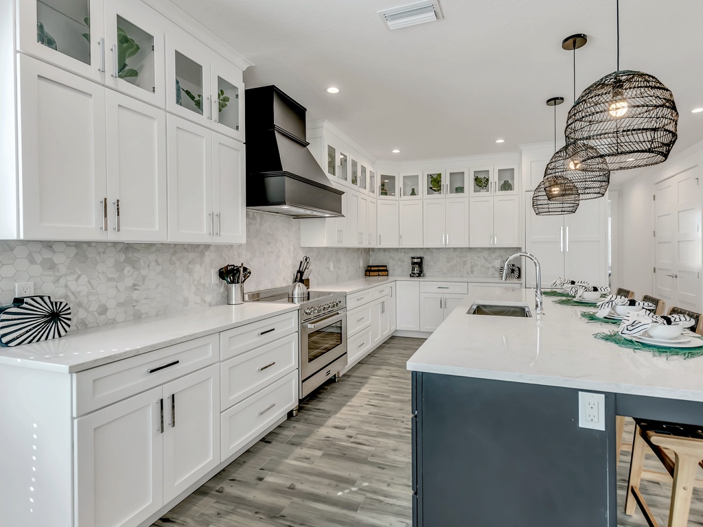 Spacious kitchen with appliances