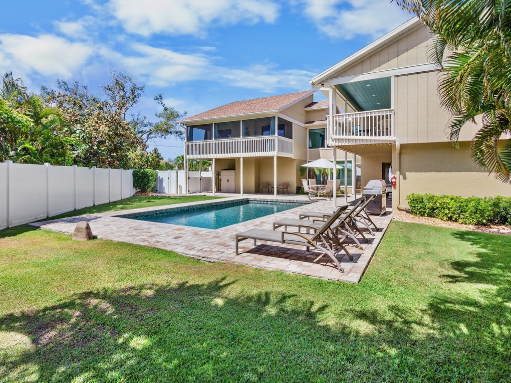Private Pool with Sun Loungers