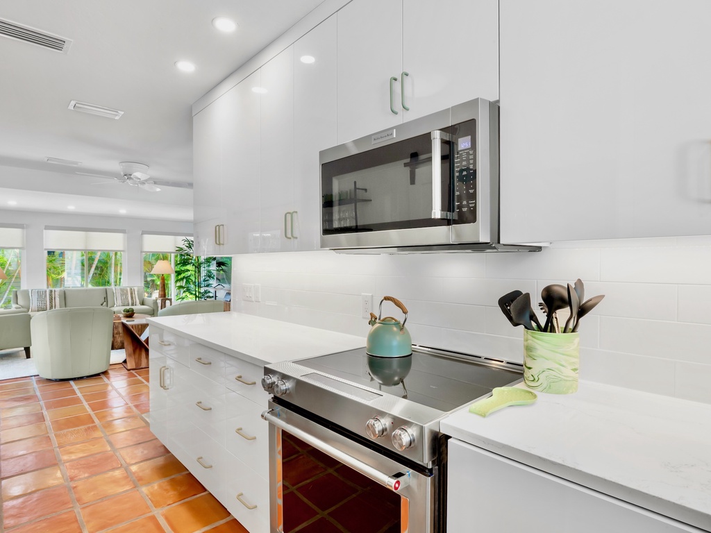 Spacious kitchen with appliances