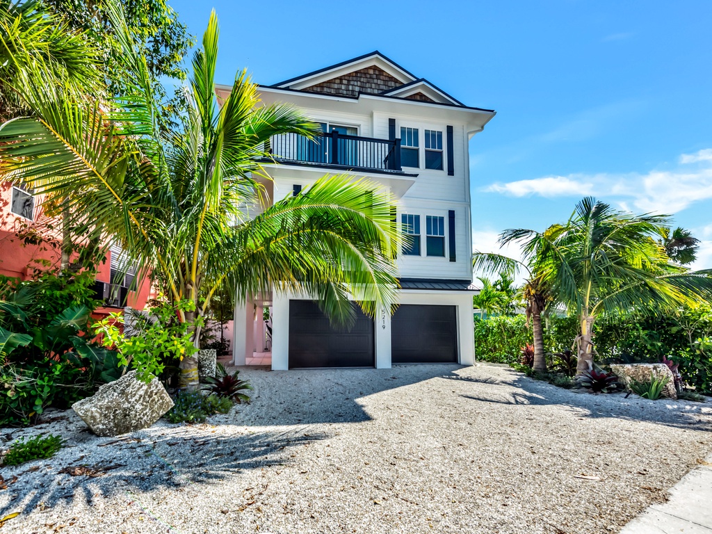 Talk To The Sand by Siesta Key Luxury Rental Properties