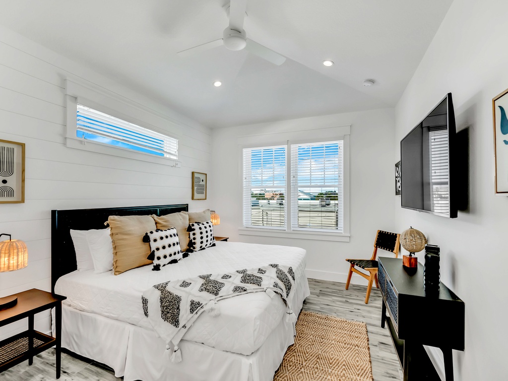 Additional Bedroom - King