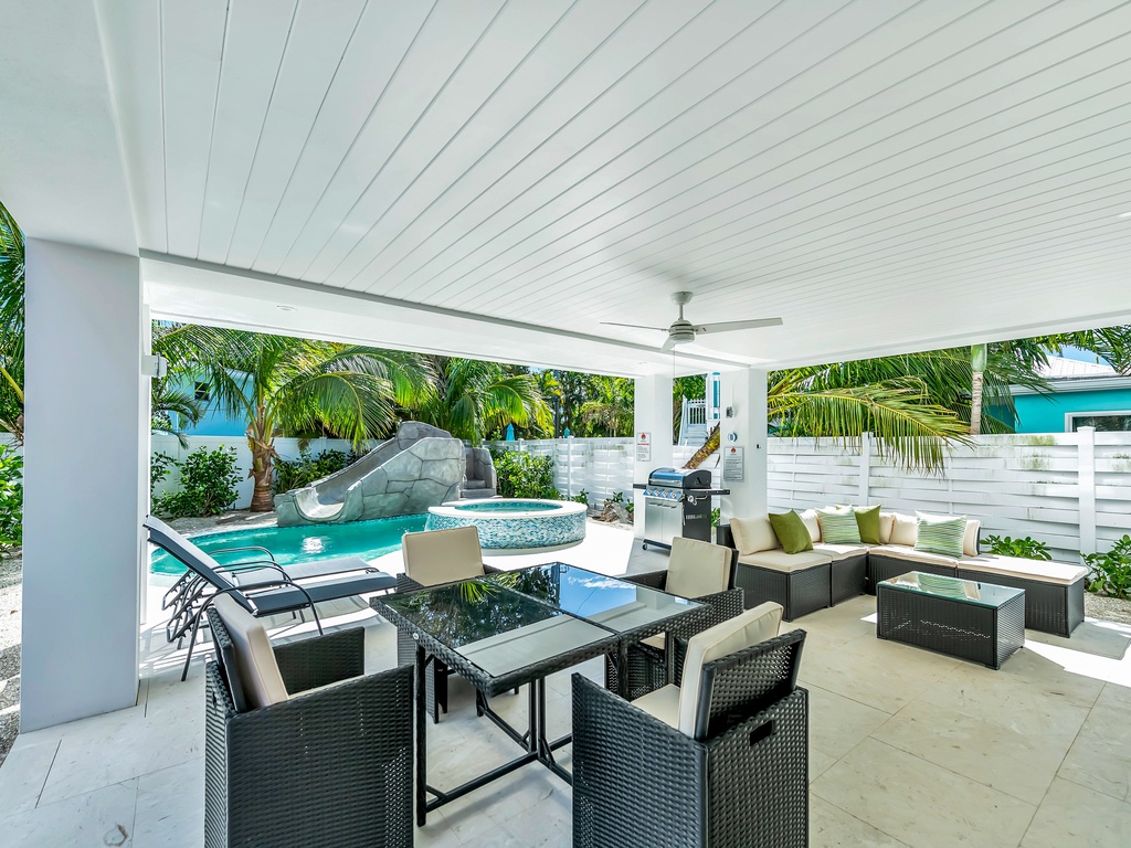 Outdoor Dining and Lounging