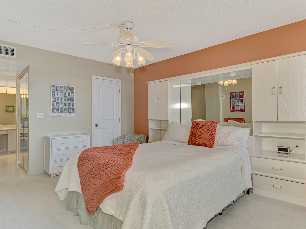Primary Bedroom, Queen