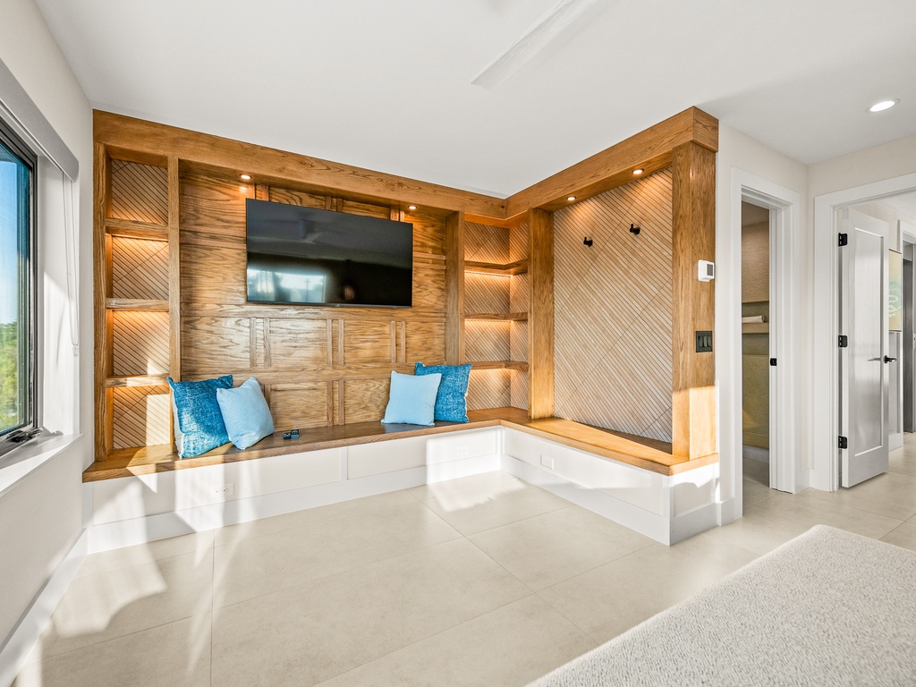 Fourth Bedroom, King Bed