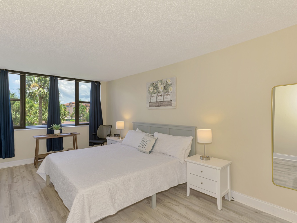 Second Bedroom, King
