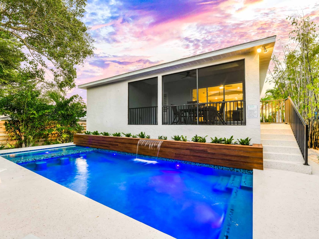 Private Heated Pool and Spa with Swim Up Bar Top