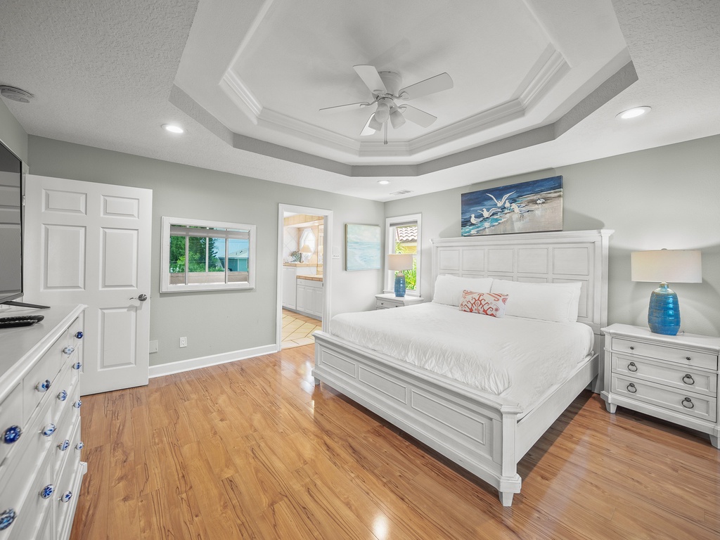 Primary Bedroom (2nd floor), King bed