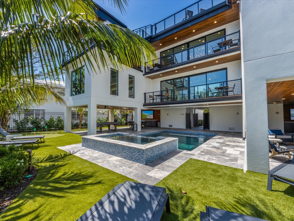 Lido Luxe Estate by Lido Key Vacations