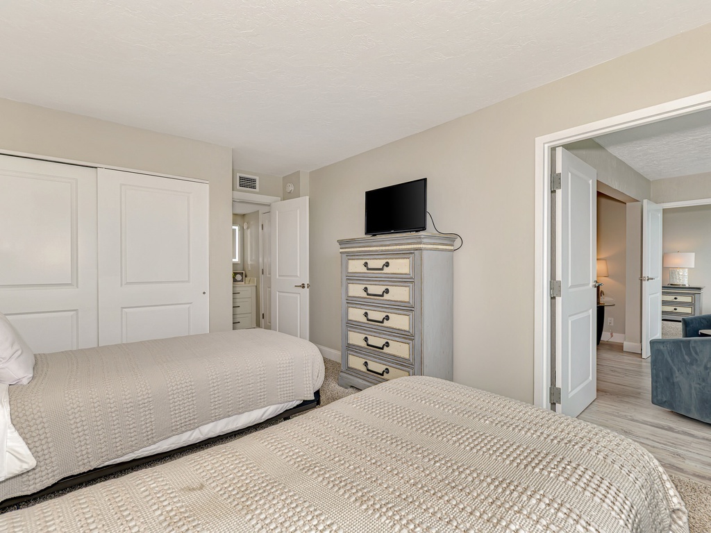 Second Bedroom, Two Twin beds
