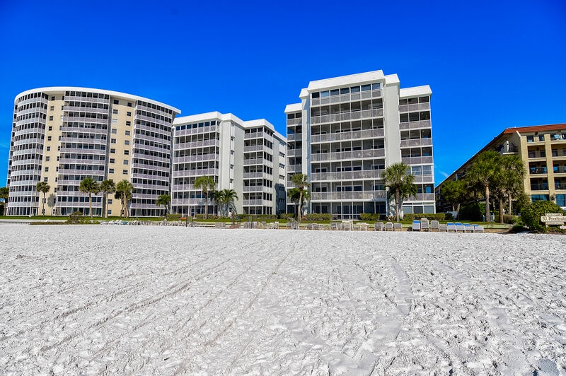 Beachfront condo with Gulf views