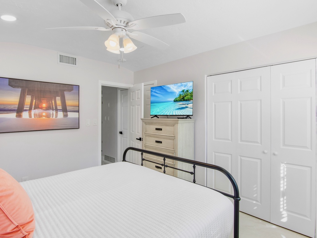 Third Bedroom - Queen