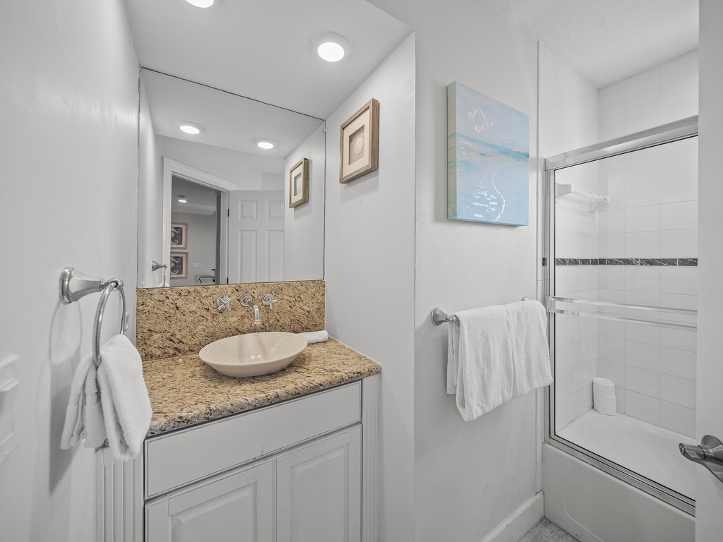 Second Bedroom (2nd floor), Ensuite Bathroom