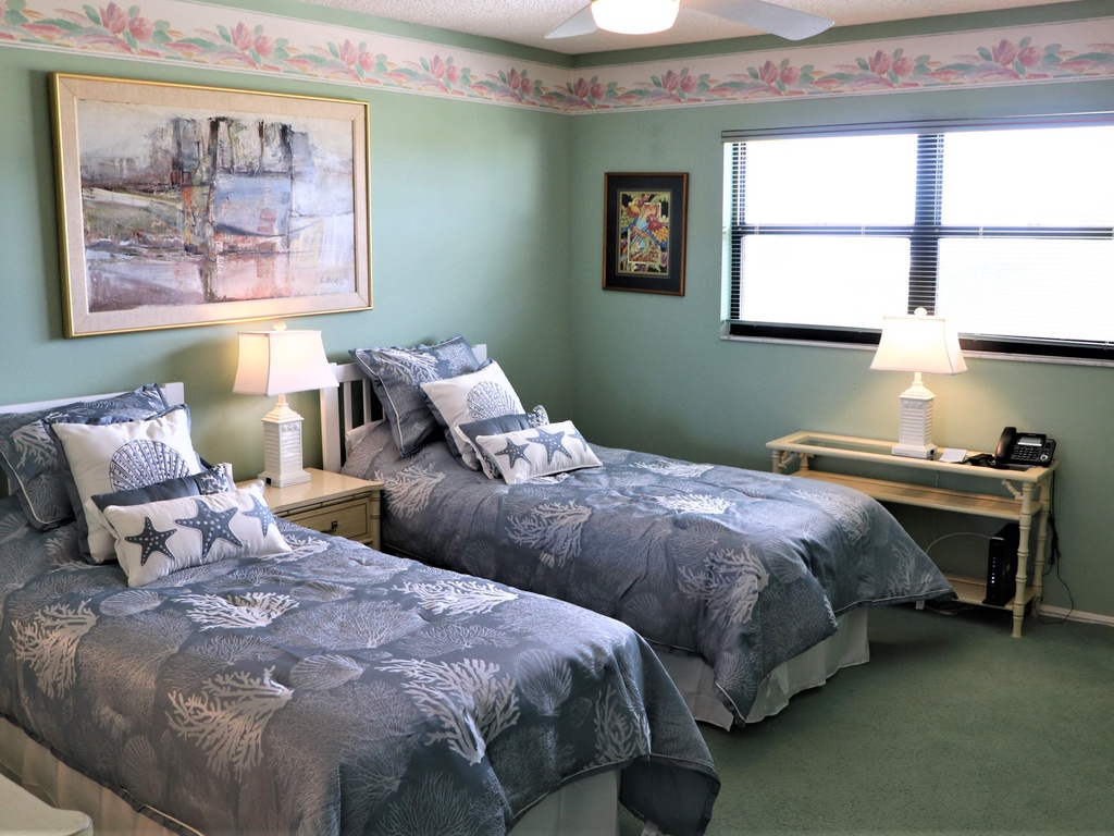 Second Bedroom, Two Twin beds