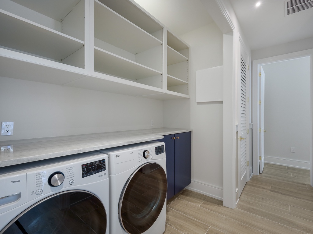 Main Floor - Washer and Dryer