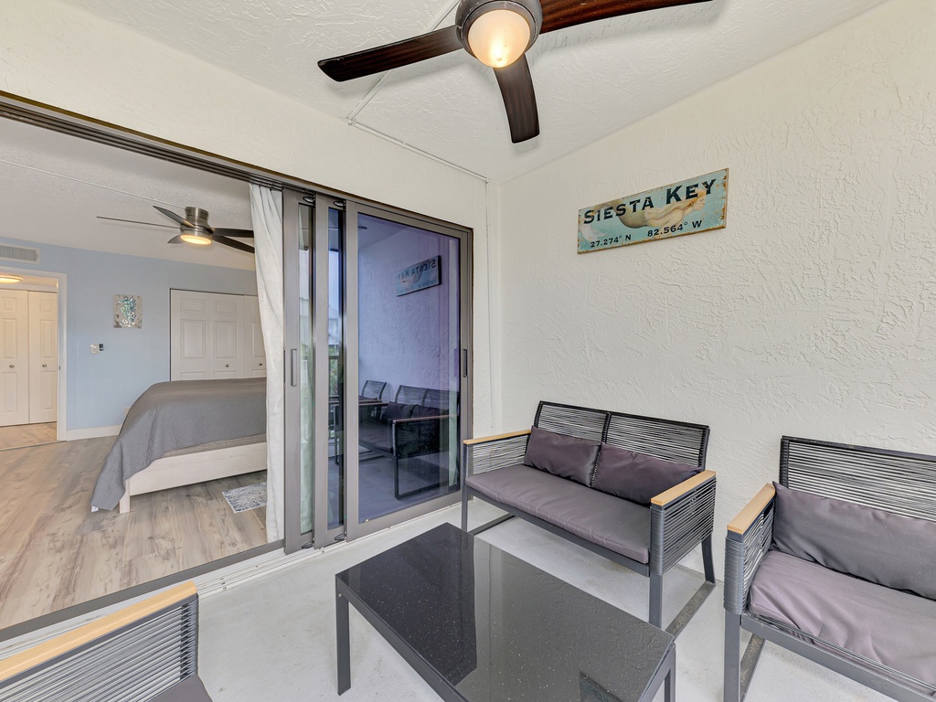 Screened-in Balcony