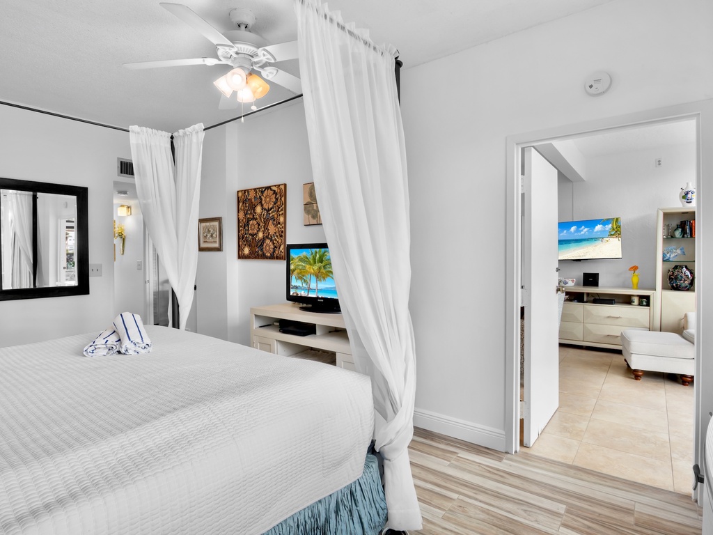 Primary Bedroom, King bed