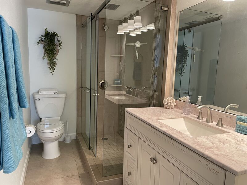 Primary Bedroom, Ensuite Full Bathroom