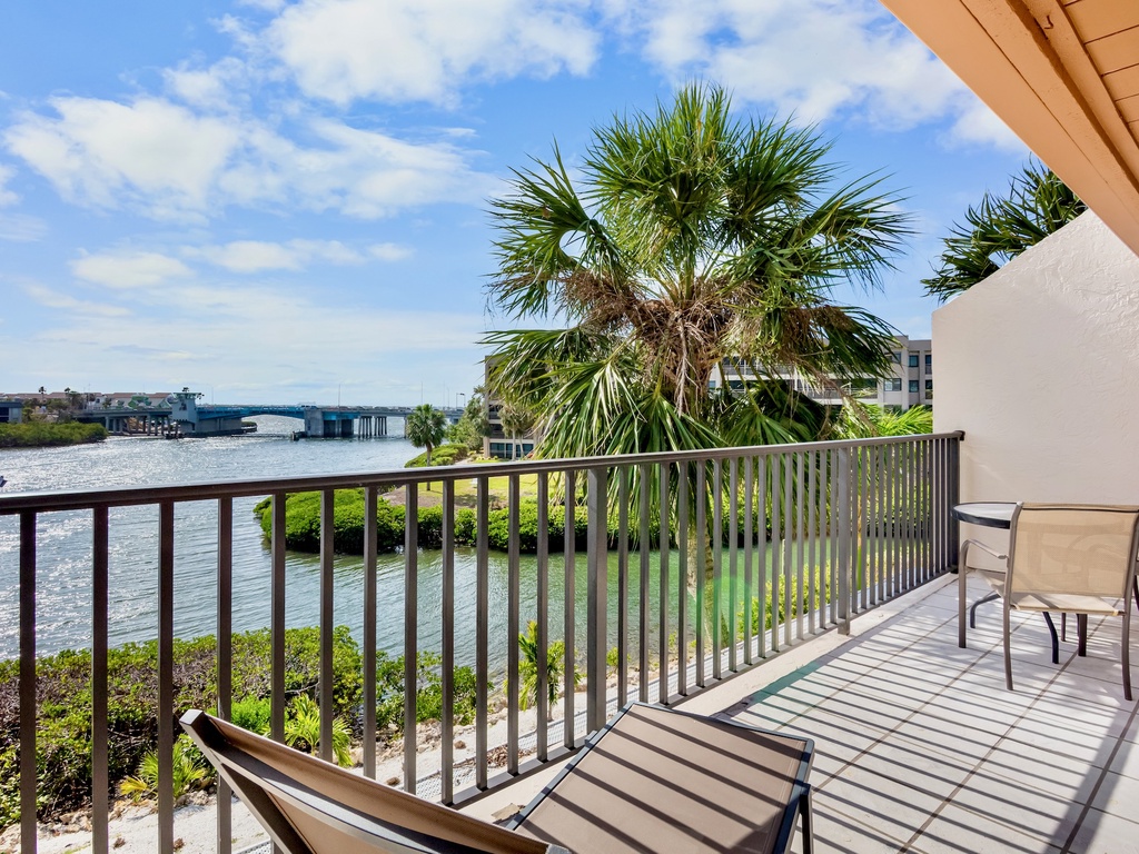 Midnight Cove II 220D