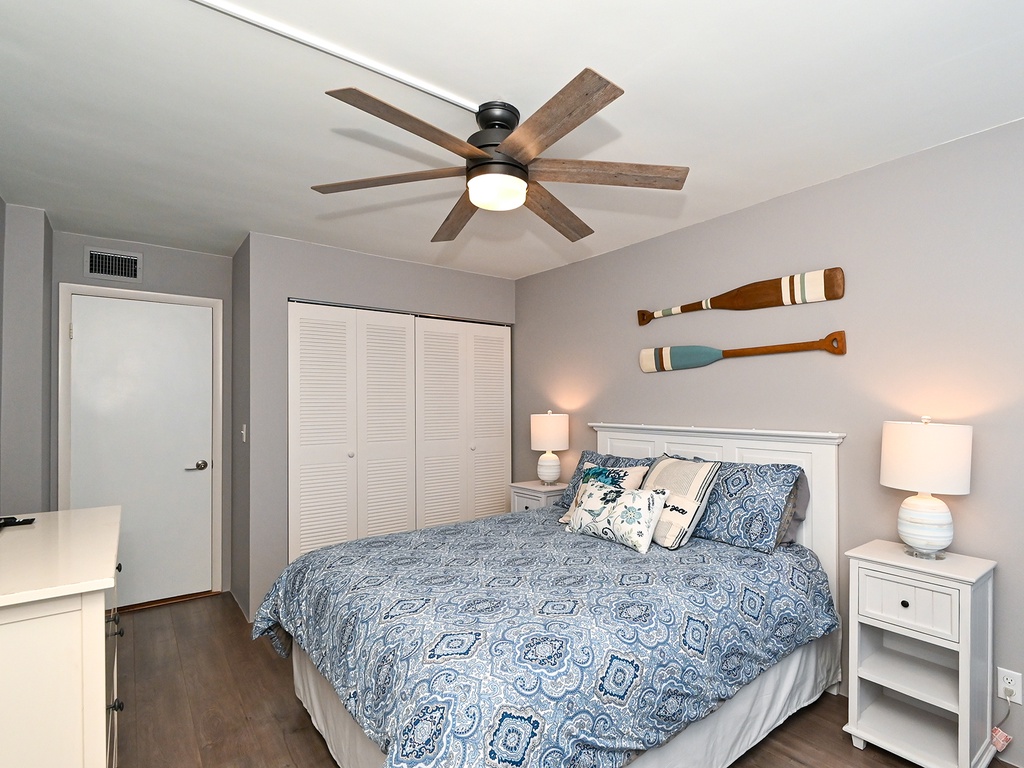 Second Bedroom, Queen
