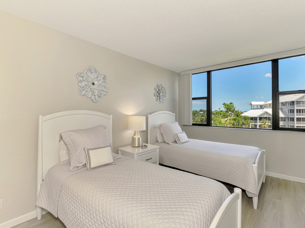 Guest Bedroom, Two Twin Beds