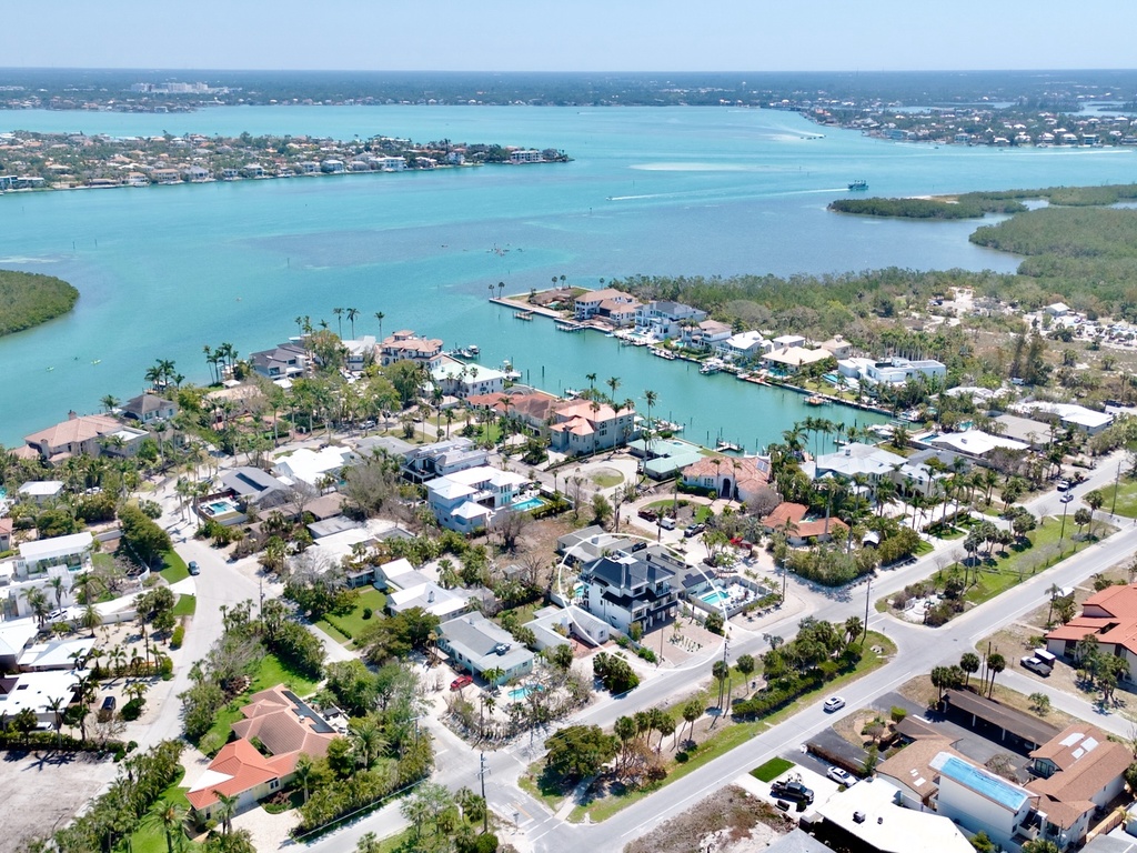 Aqua Breeze by Lido Key Vacations