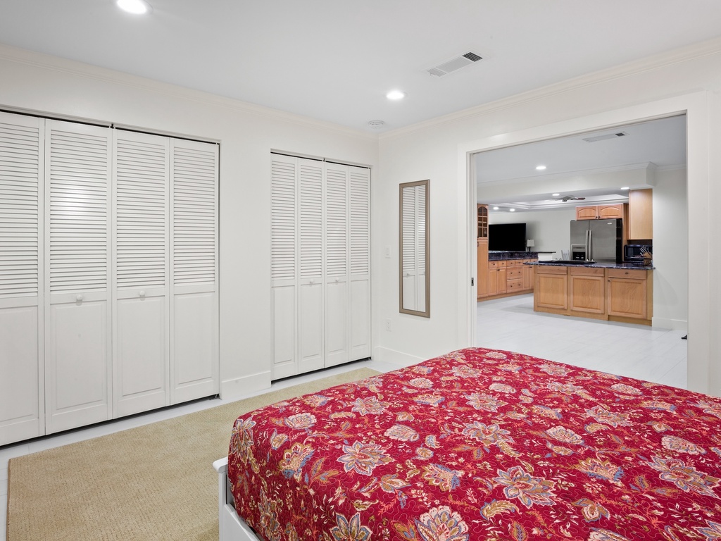 Bonus Room, Queen