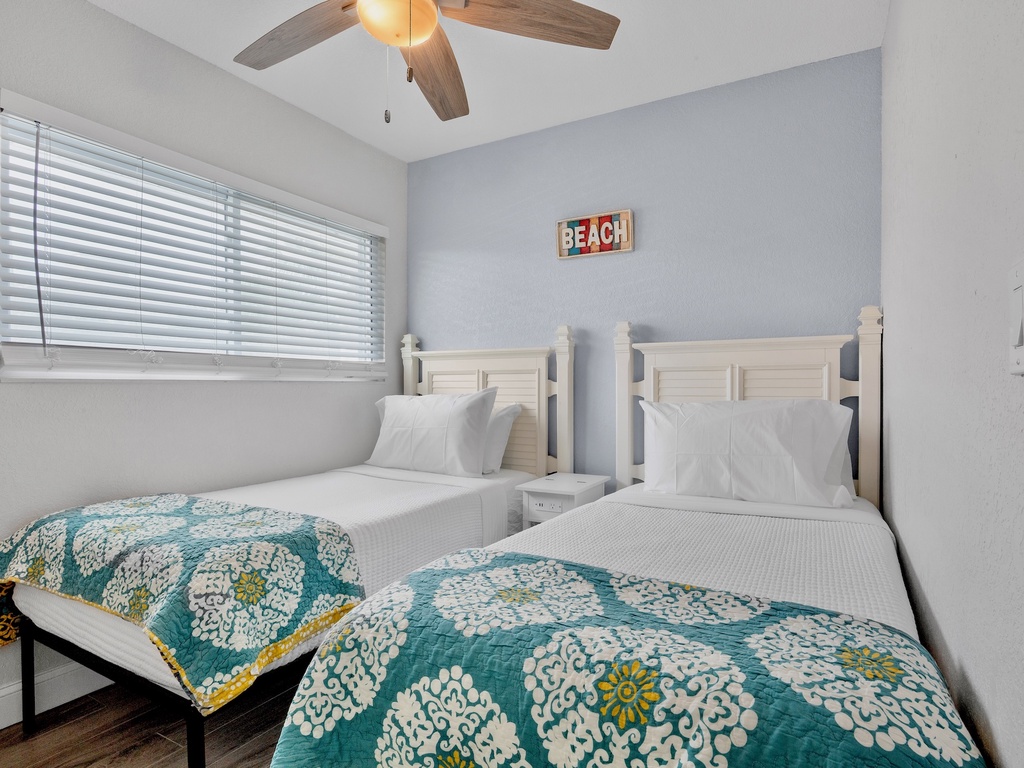 Second Bedroom, Two Twin Beds