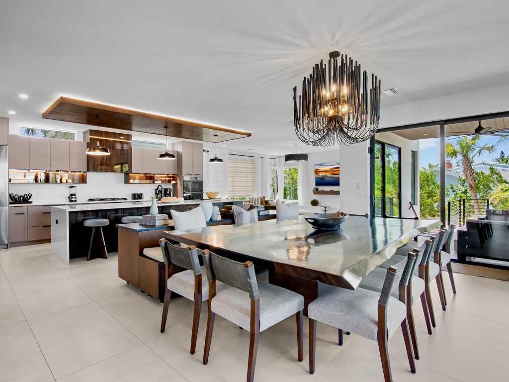 Dining Space for Group Gatherings