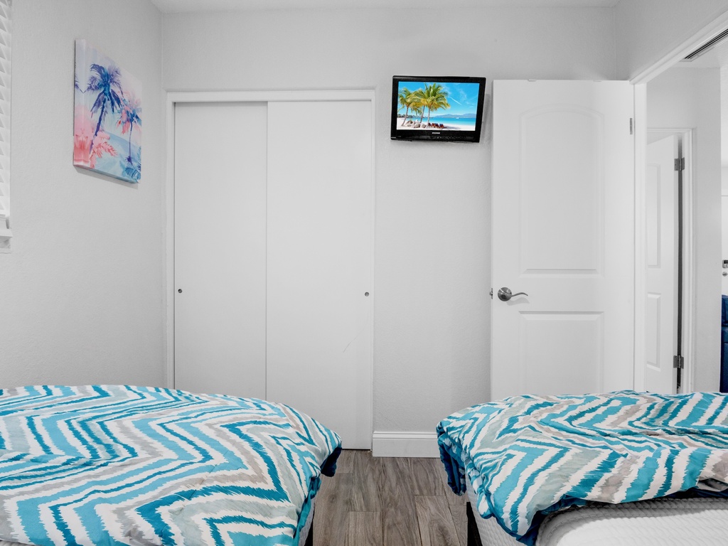 Second Bedroom, Two Twin Beds