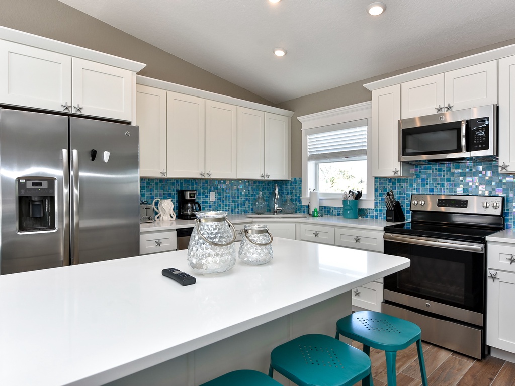 Large Kitchen with Beautiful Island Bar Top