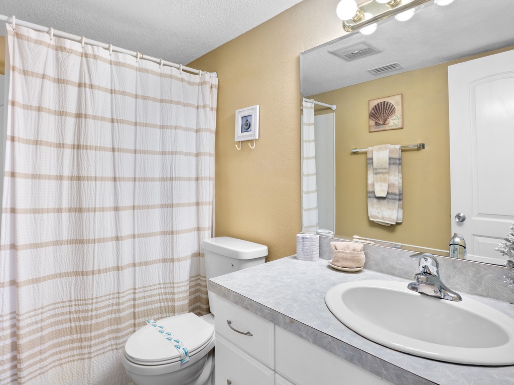 Guest Bedroom, Bathroom