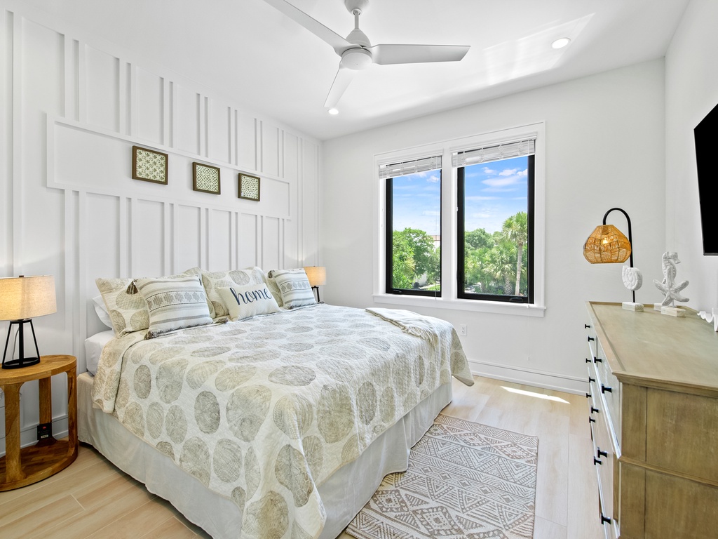 Second Bedroom (2nd floor): King bed